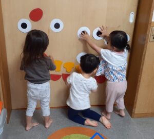 ２歳児　かめ組さんの自然遊び☆