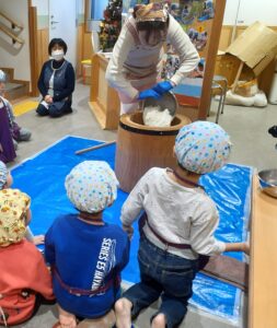 お餅つきをしました☆