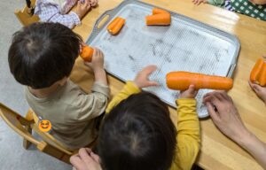 食育　～保育園のみんなでカレー作りのお手伝いしよう！～
