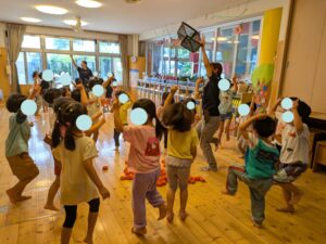 異年齢交流ダンシング玉入れ