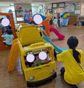 グループ遠足（縦割りクラス）の様子